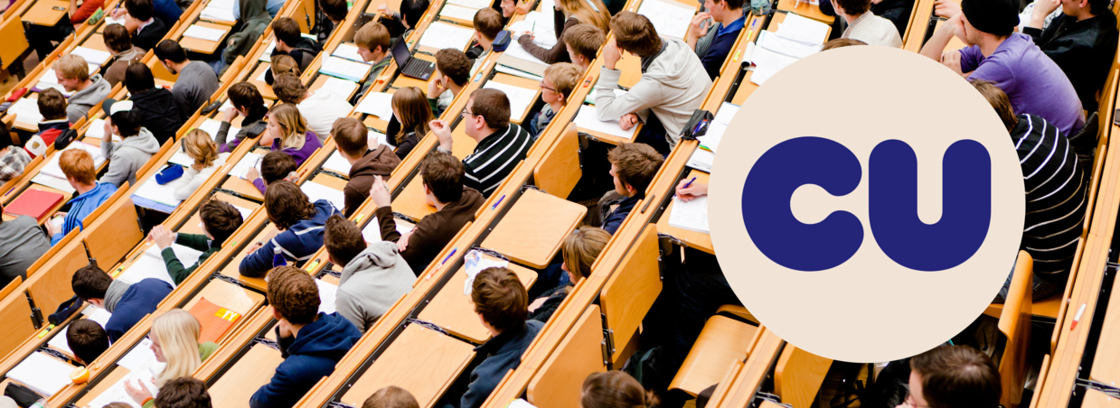 Personen in einem Hörsaal, rechts das CuKnow-Logo