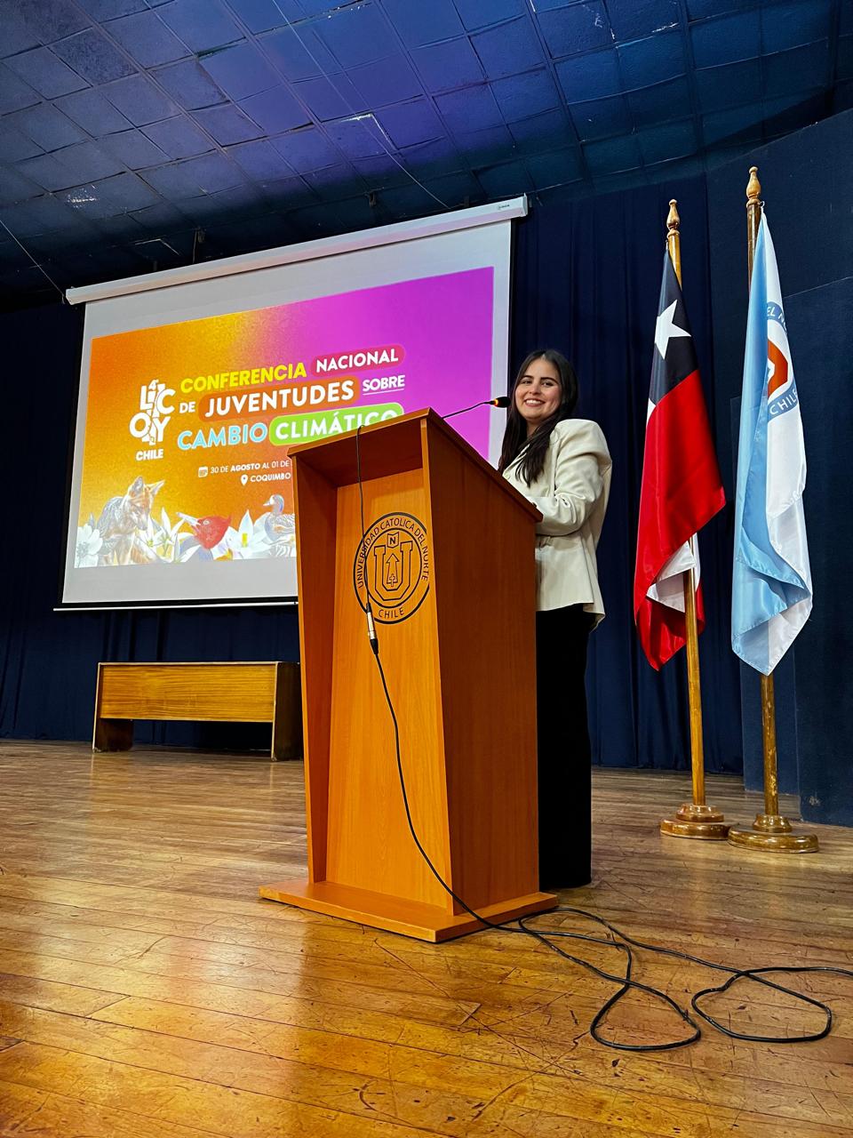 Francisca Quevedo Castro on the stage at the conferencia nacional de juventudes sobre cambio climatico